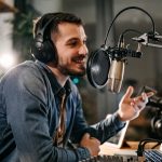 Podcast in inglese: gli 8 più interessanti da non perdere nel 2024