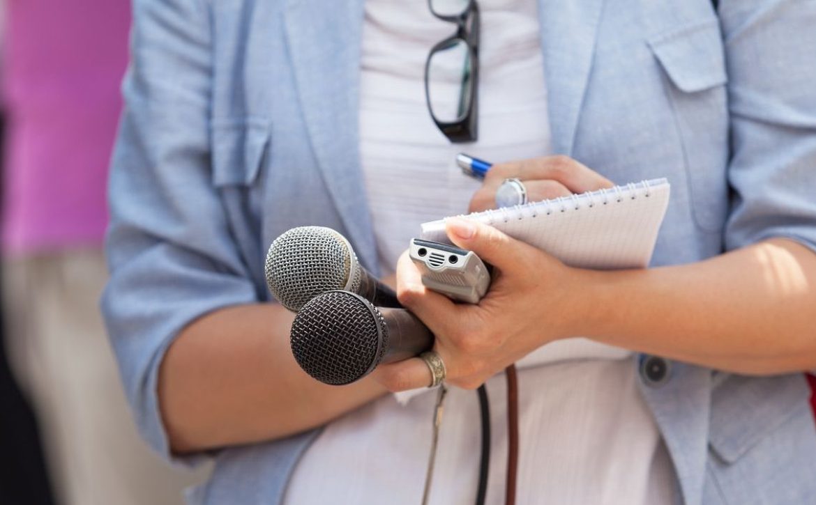 Journalist. News conference.