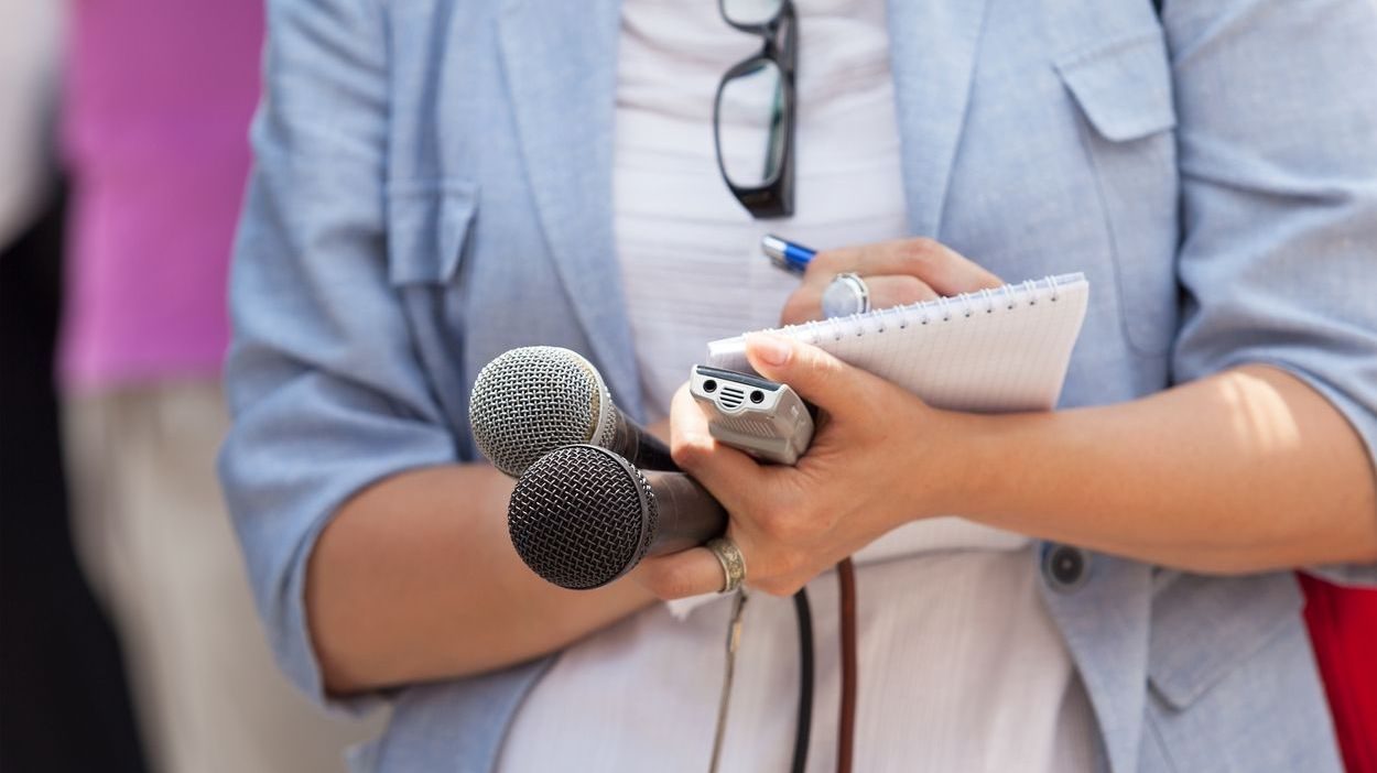 Journalist. News conference.