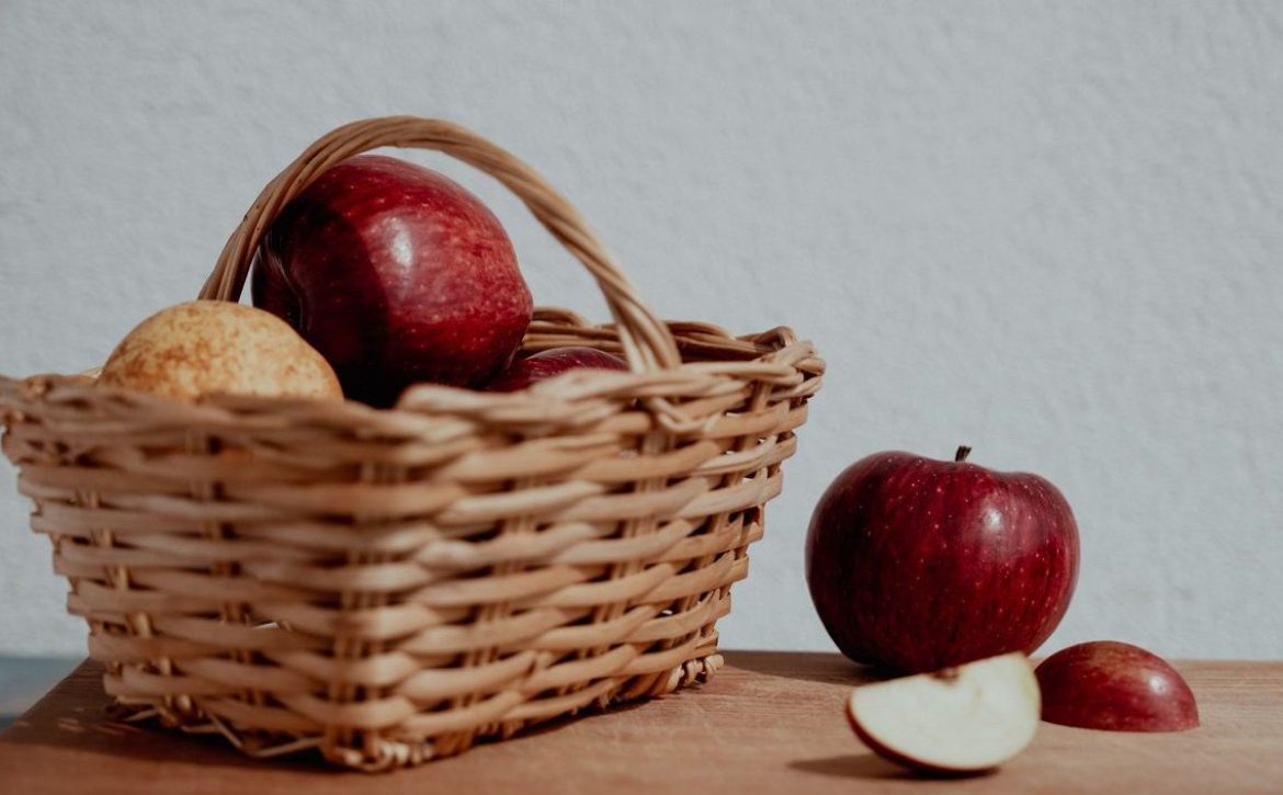 Apples basket