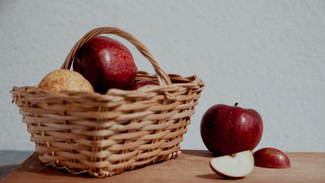 Apples basket